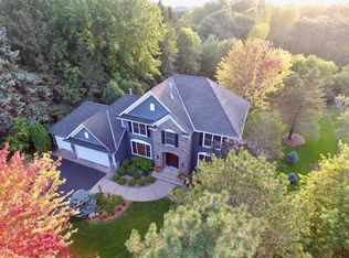 2400 Hidden Lake Dr, Woodbury, MN 55125