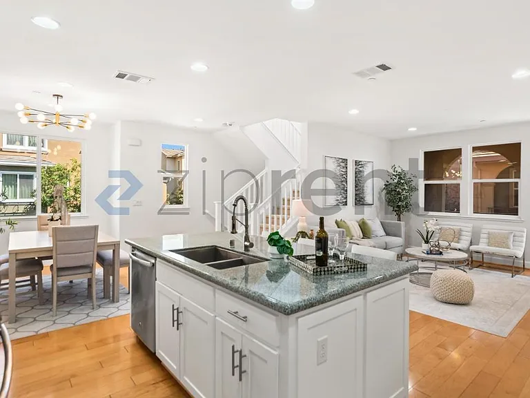 1633 Lee Way — Photo 13