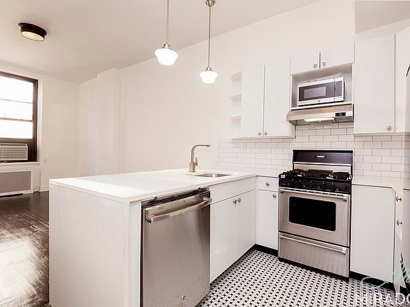 4th image of 65 4th Ave Ph E