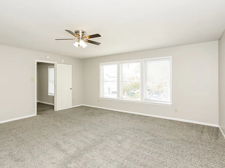 10718 Pavilion Dr — Photo 9