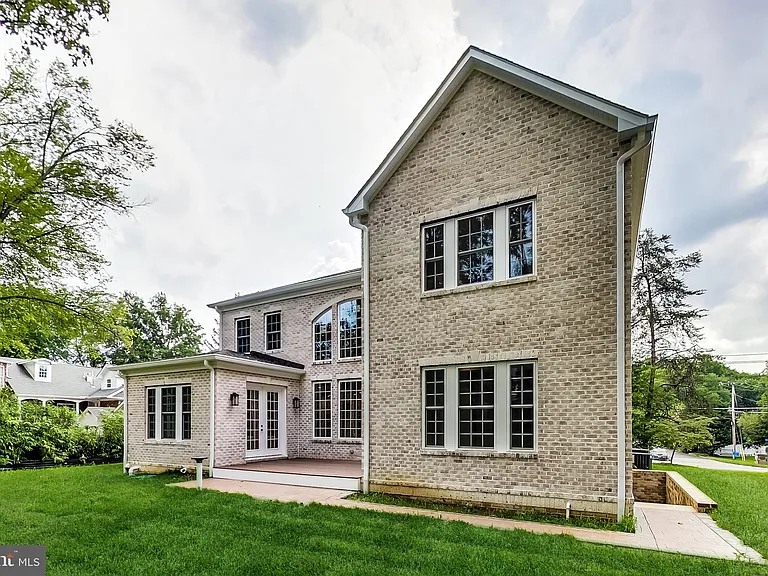 3104 Sleepy Hollow Rd — Photo 86