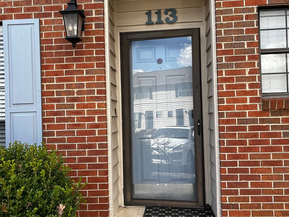 1st image of 113 Lansdowne Dr #113