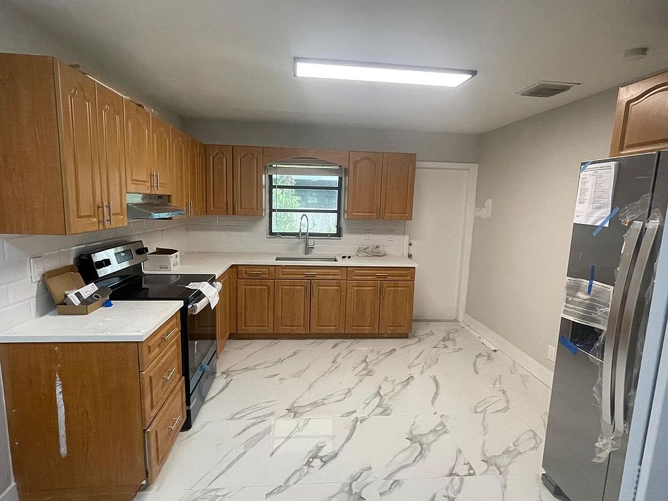 1st image of 21119-21 E Dixie Hwy #23