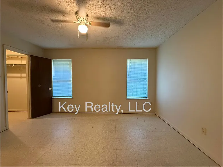 2519 Llewellyn Dr — Photo 6