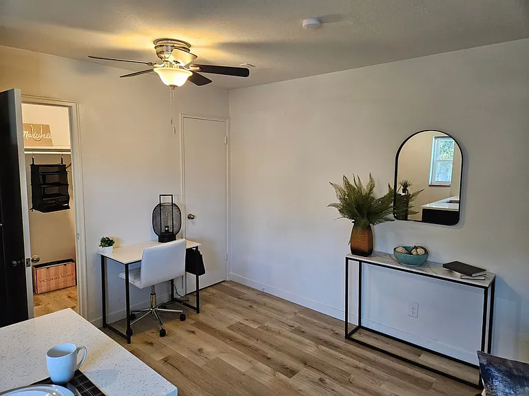 Hillside Apartments — Photo 5