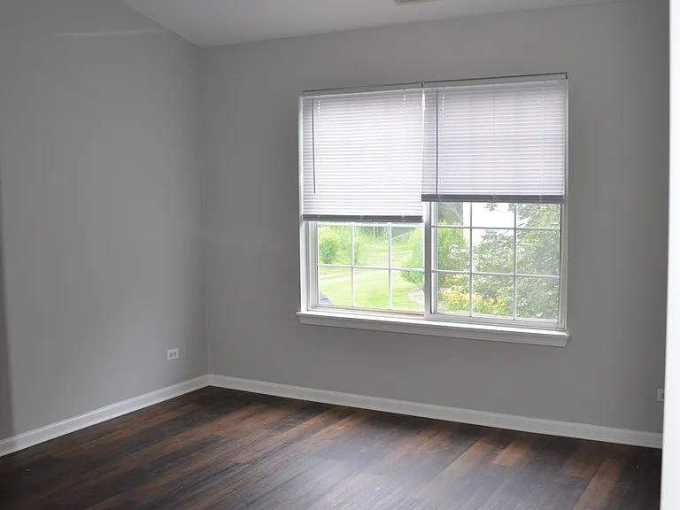 654 Lincoln Station Dr — Photo 9