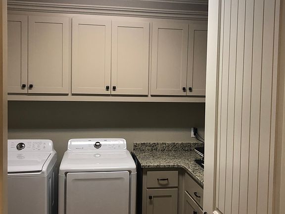 4th image of 302 Grist Mill Dr