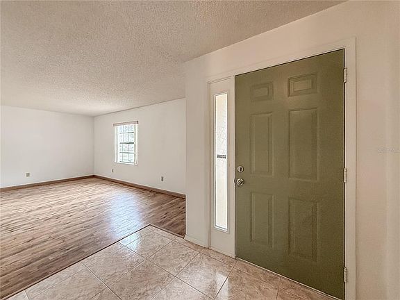 3rd image of 6929 Crescent Ridge Rd