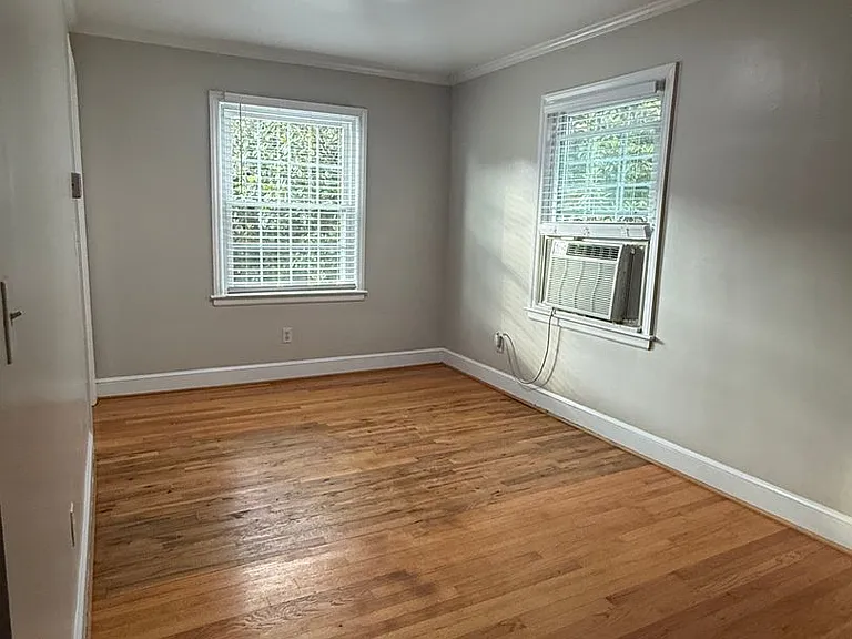 2314 Wycliffe Ave SW — Photo 16