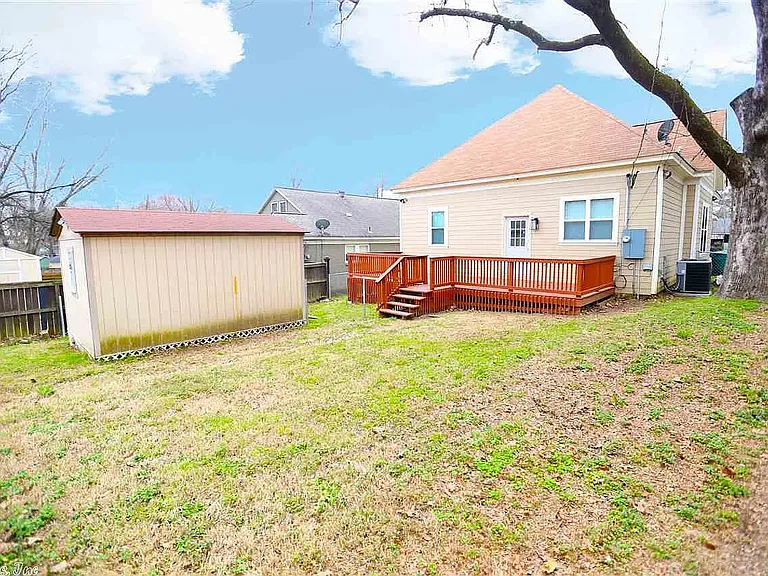415 N Spruce St — Photo 20