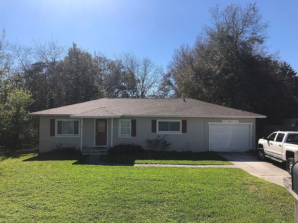 1st image of 2910 SE Lake Weir Ave