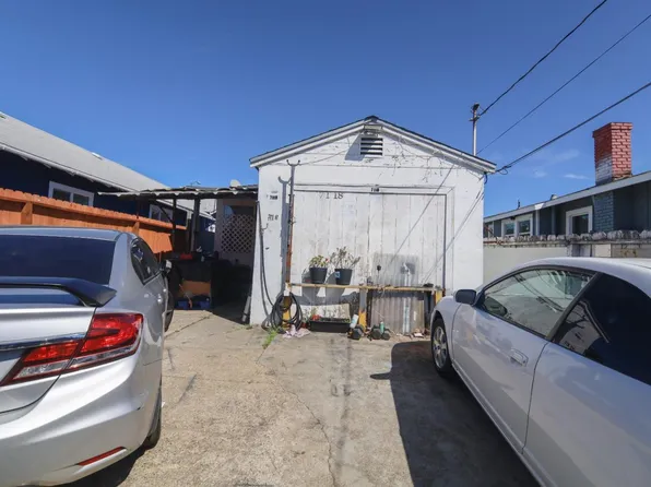 7118 Halliday Ave, Oakland, CA 94605