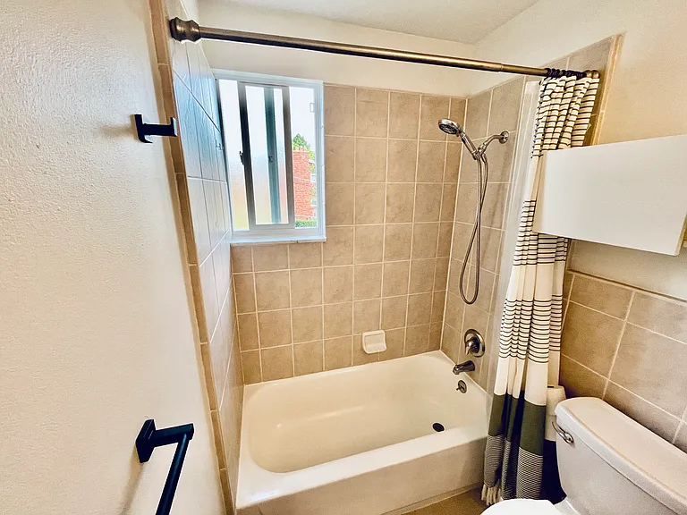 315 N Eton St #D — Photo 14