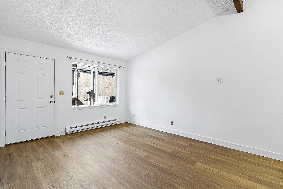 2 bed, 600 sqft, $1,700 — Photo 3