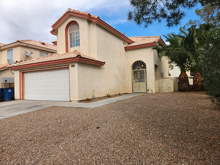 5724 Royal Castle Ln — Photo 2
