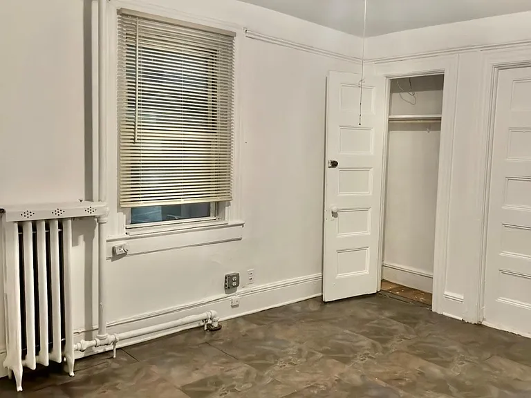248 Lawrence Ave — Photo 3