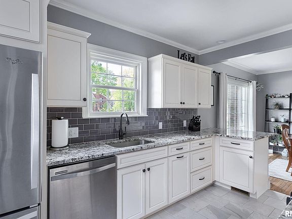 3rd image of 1609 Eastmere Dr