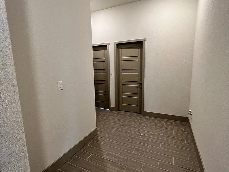 2474 Bastidas Dr — Photo 15
