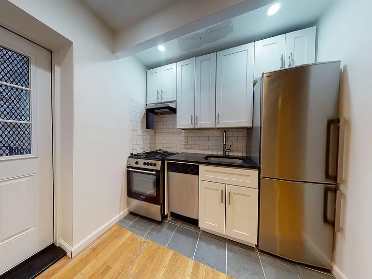 334 E 78th St #3 — Photo 4
