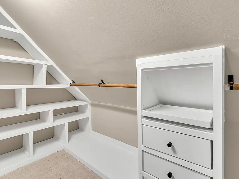 330 Bernard Ave — Photo 17
