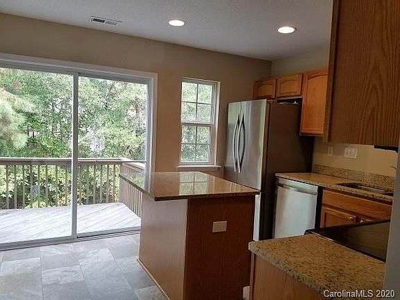 5th image of 3091 Windsor Trace Dr #1135