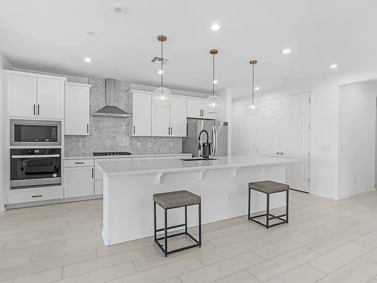 13303 W Eagle Feather Rd — Photo 1