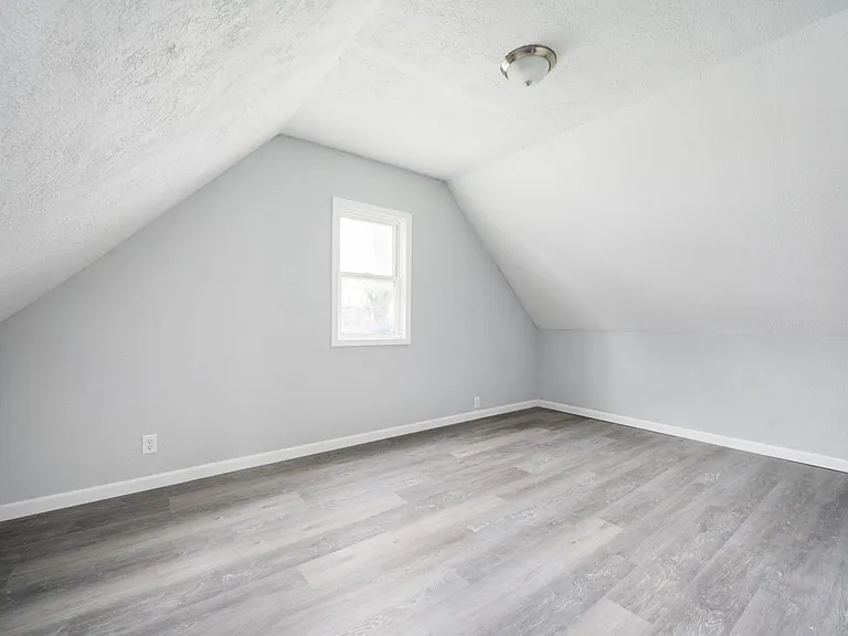 1601 N Webster St — Photo 7