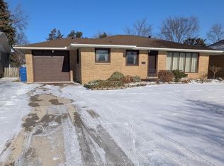 27 William Ave, Leamington, ON N8H2G4