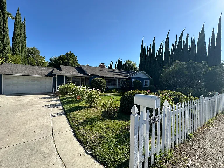 15742 Vose St — Photo 12