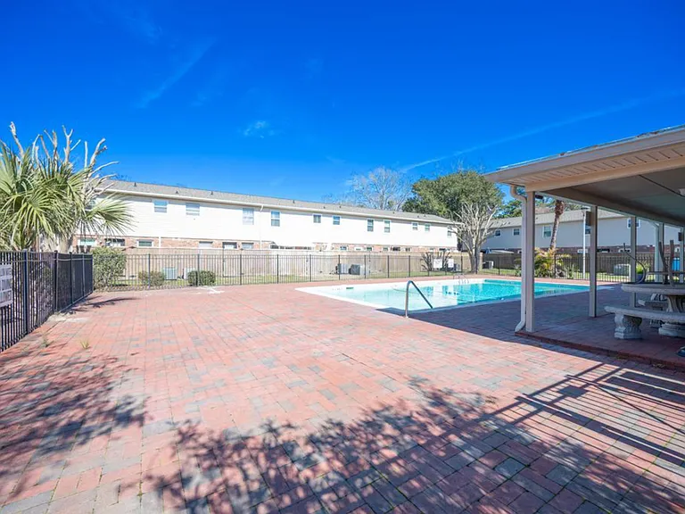 415 Parkdale Dr #13D — Photo 13