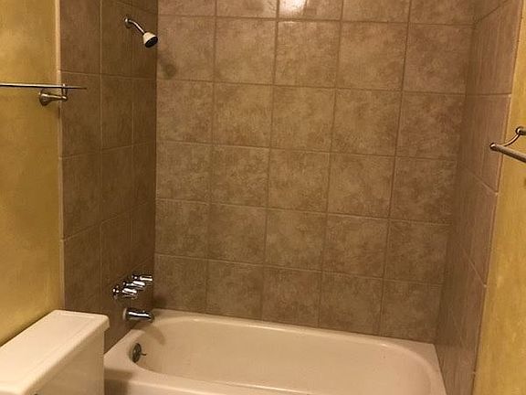 5th image of 674 College Dr