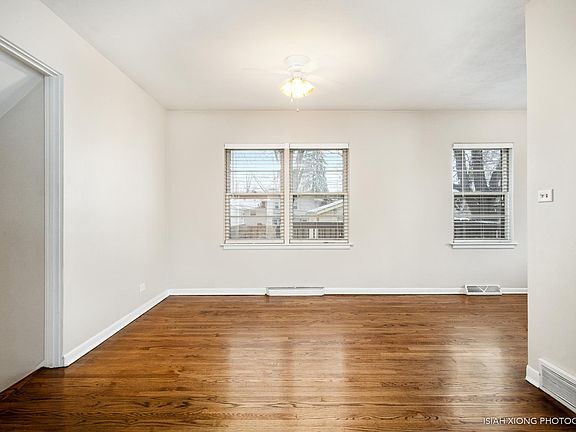 5th image of 121 Elmwood Dr