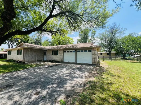 212 Brook St, Seguin, TX 78155