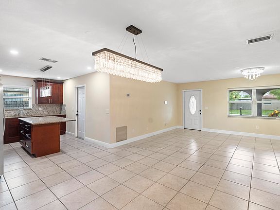 5th image of 4784 Alfresco St