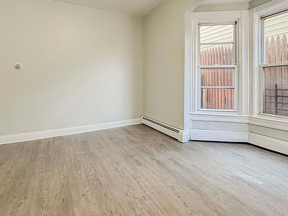 5th image of 245 Willard Ave Floor 1
