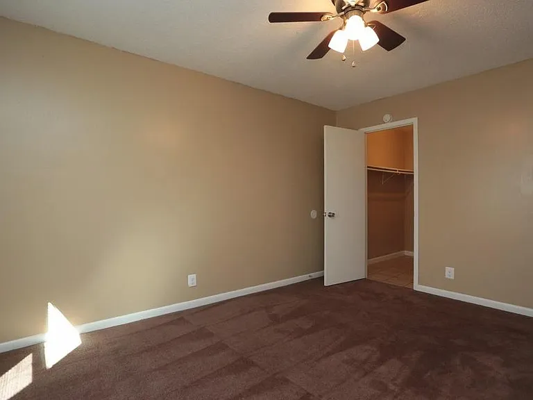 StoneBrook Apartments — Photo 11