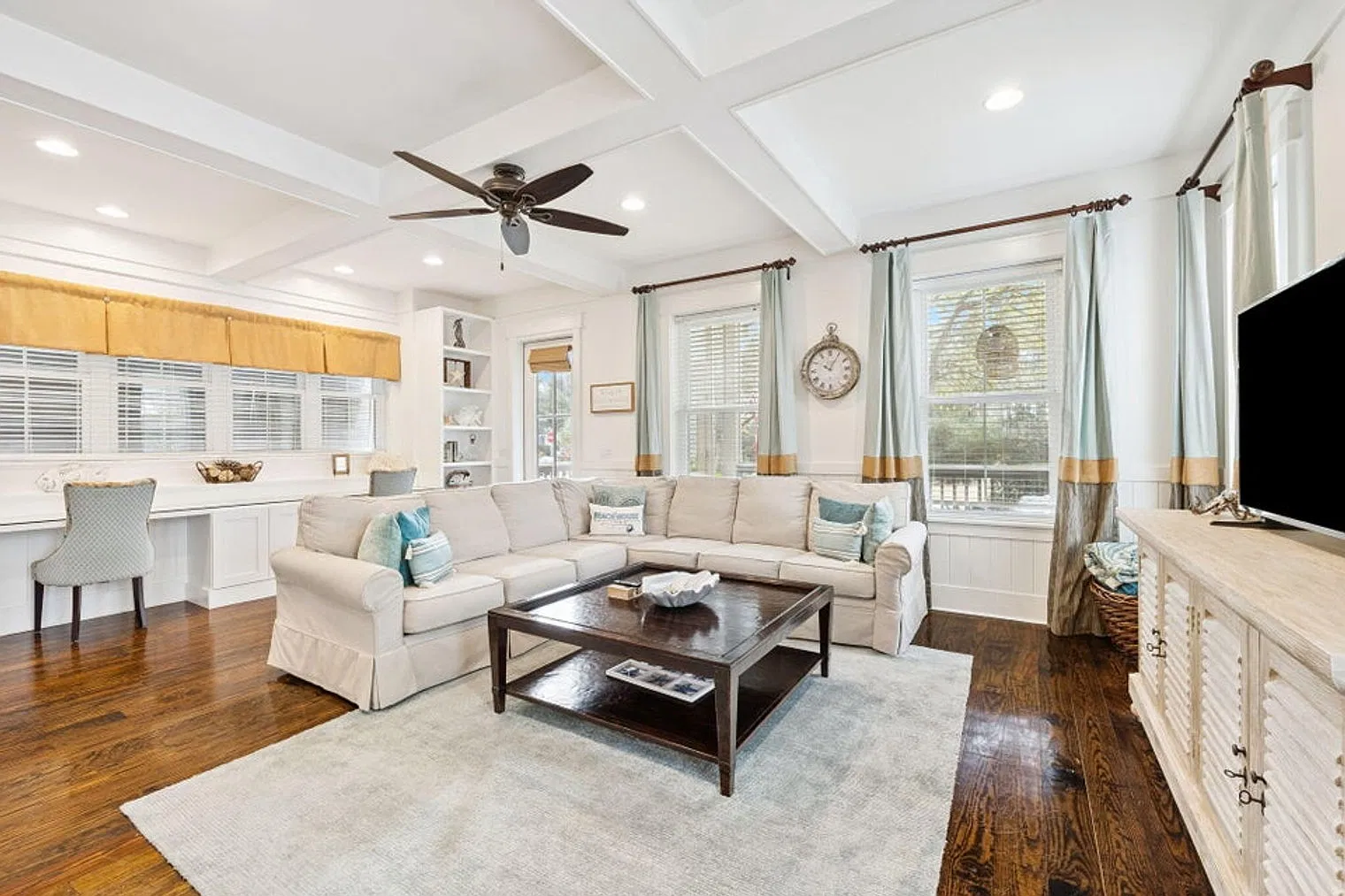 4 bed, 3.0 bath, 2507 sqft, $12,604 — Photo 3