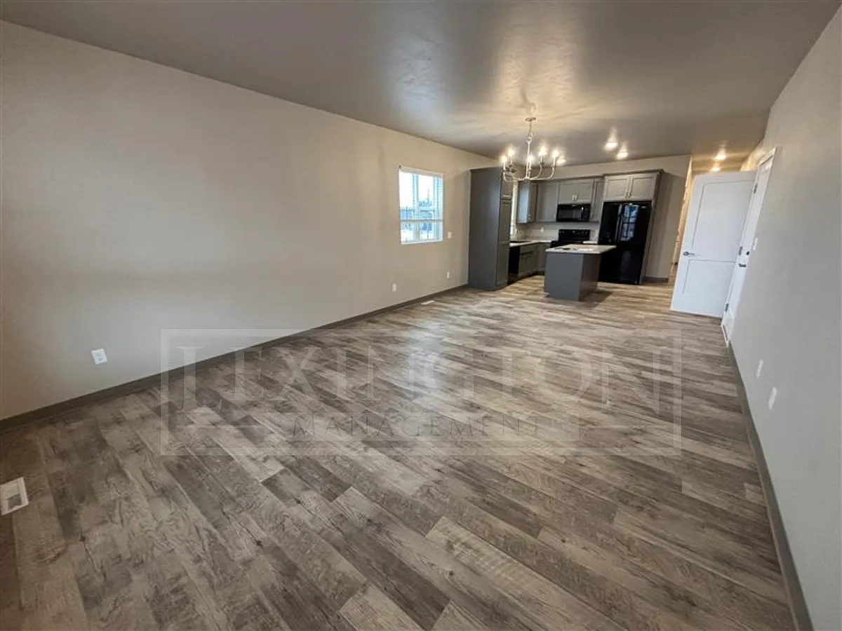 Building Photo - 352 Rising Star Ln