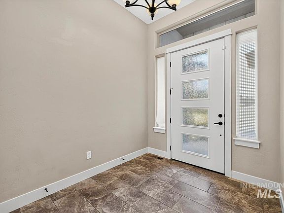4th image of 368 E Whiskey Flats St