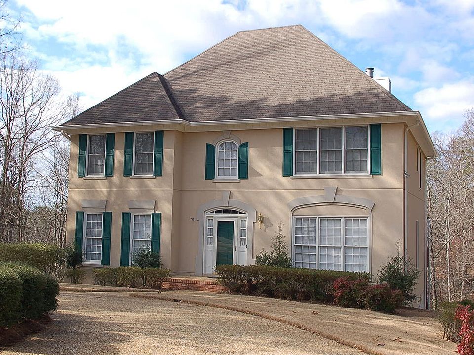 Front with circular drive