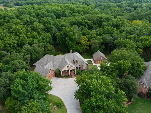 1918 Winding Ridge Rd, Edmond, OK 73034