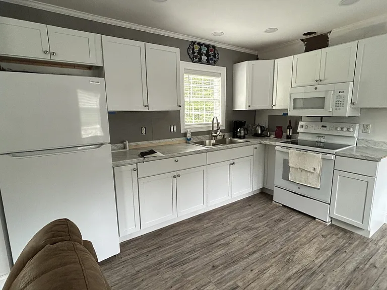 24 Cat Mousam Rd — Photo 1