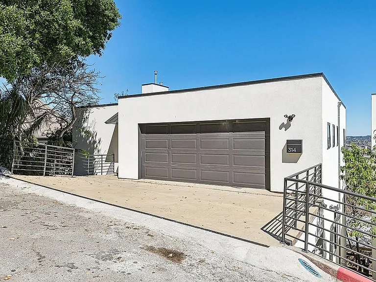314 Golden Gate Ave — Photo 1