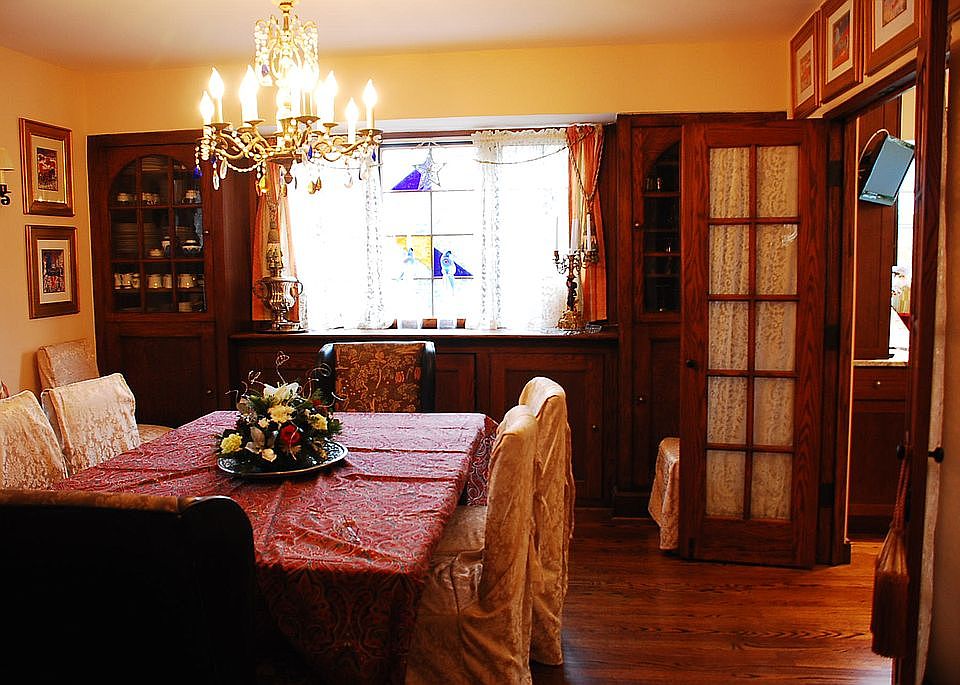 2nd image of 120 Warwick Ave