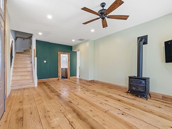 4th image of 1555 S New Jersey St