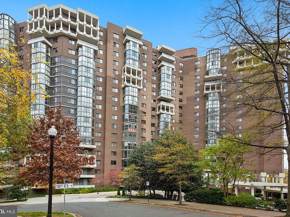 1st image of 1600 N Oak St APT 1712