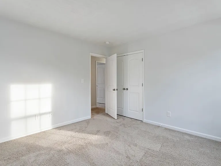 60 Manilla Ln — Photo 16