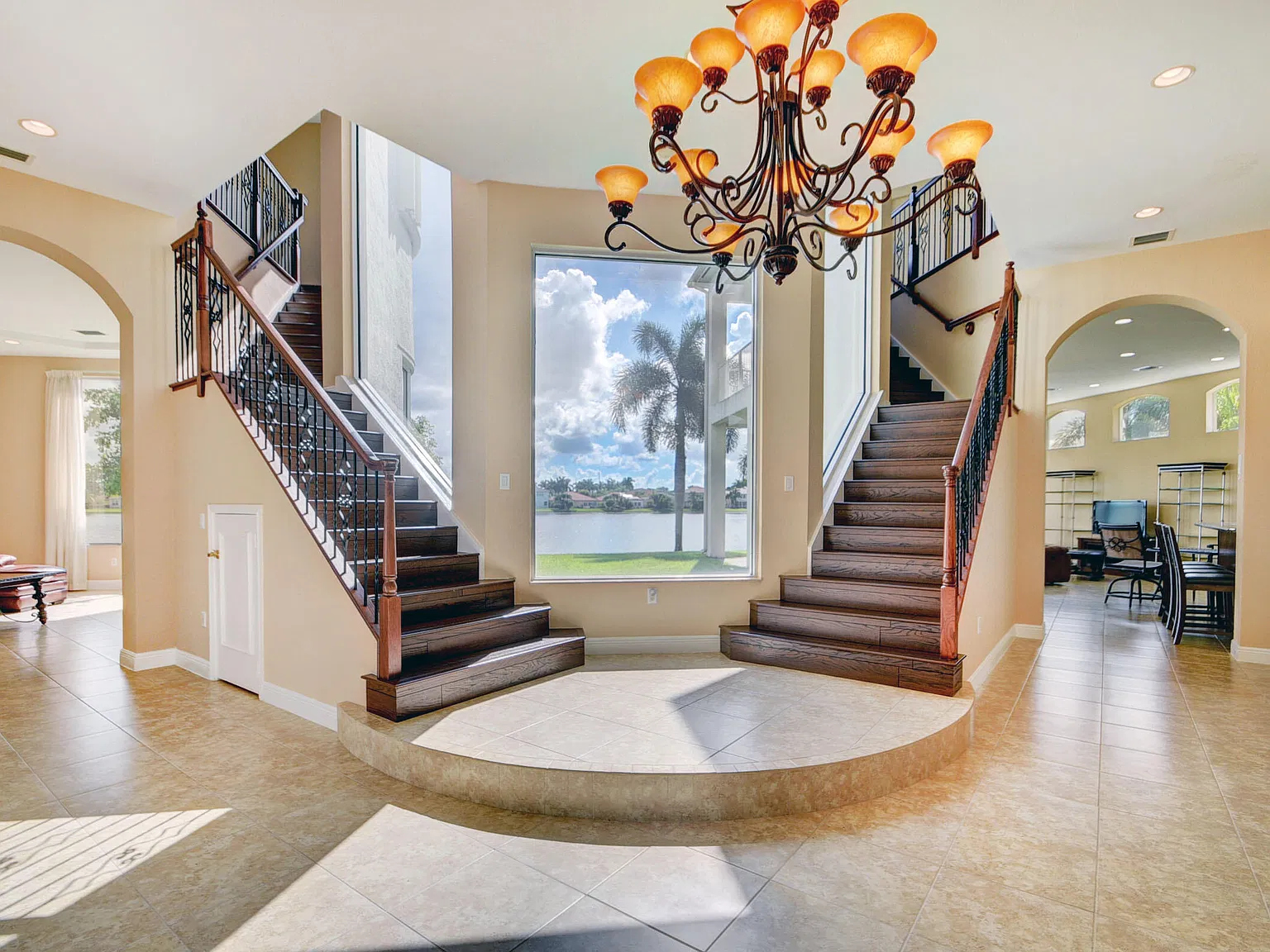 5 bed, 7.5 bath, 5537 sqft, $8,600 — Photo 3
