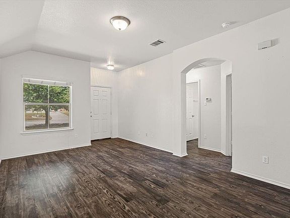 5th image of 612 Amber Ln