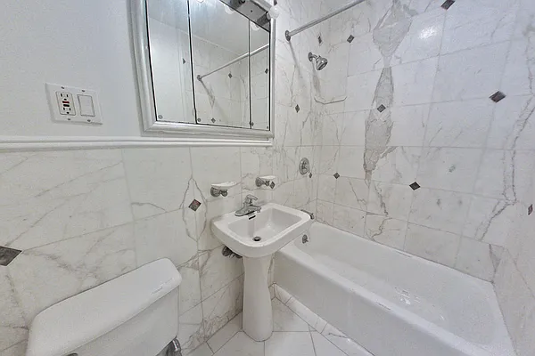 Rented by Platinum Properties | media 10